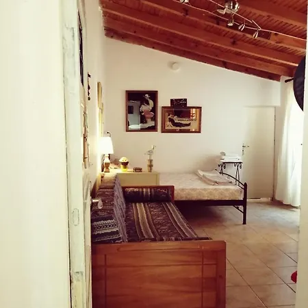 Little Home In Mani